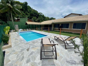 Ampla casa com piscina a 200 metros da praia do Lazaro e Sununga